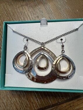Layered Silver-Tone Teardrop Necklace and Earrings Set
